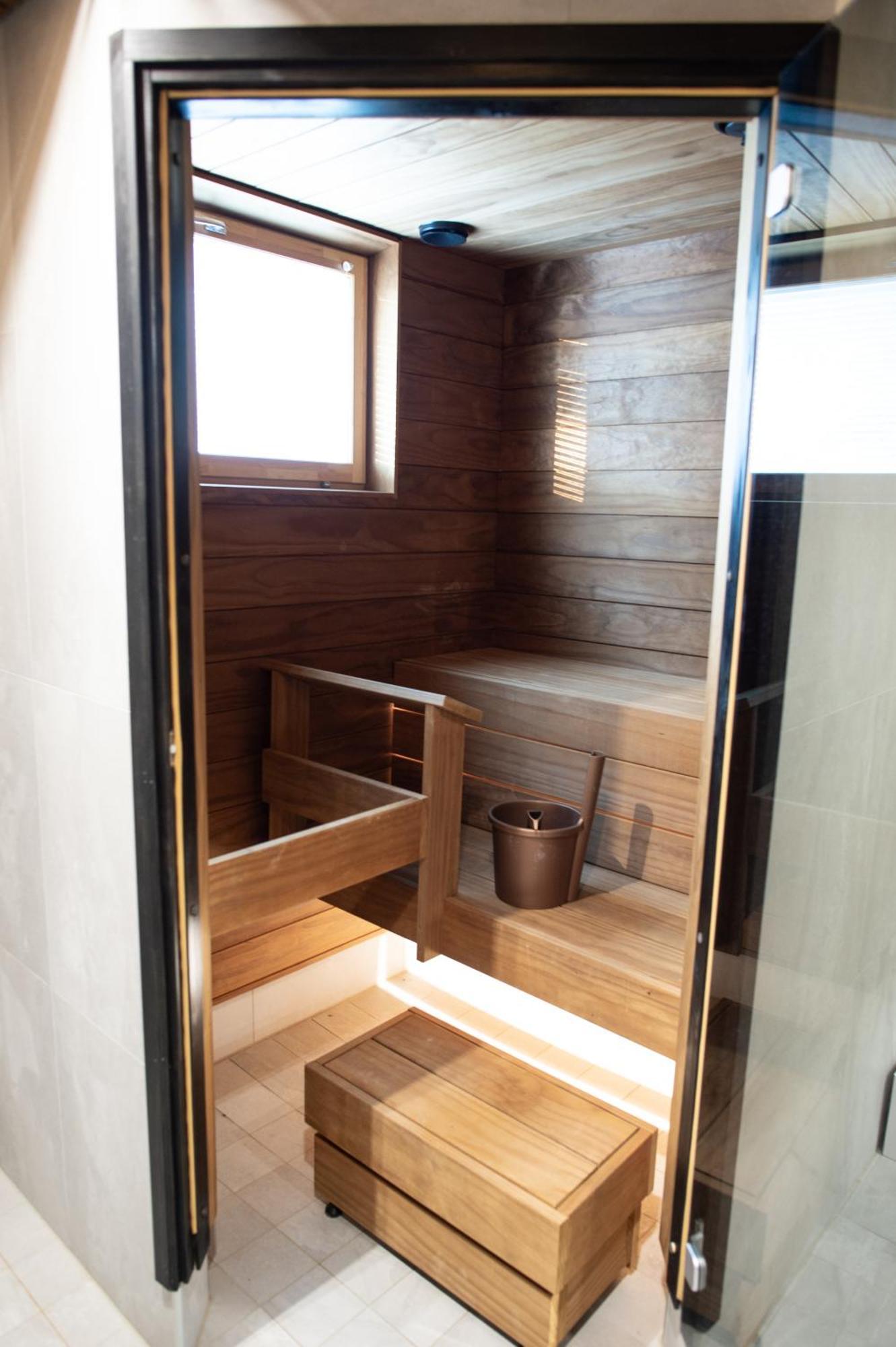 2 Bedroom Rose Charm - By
