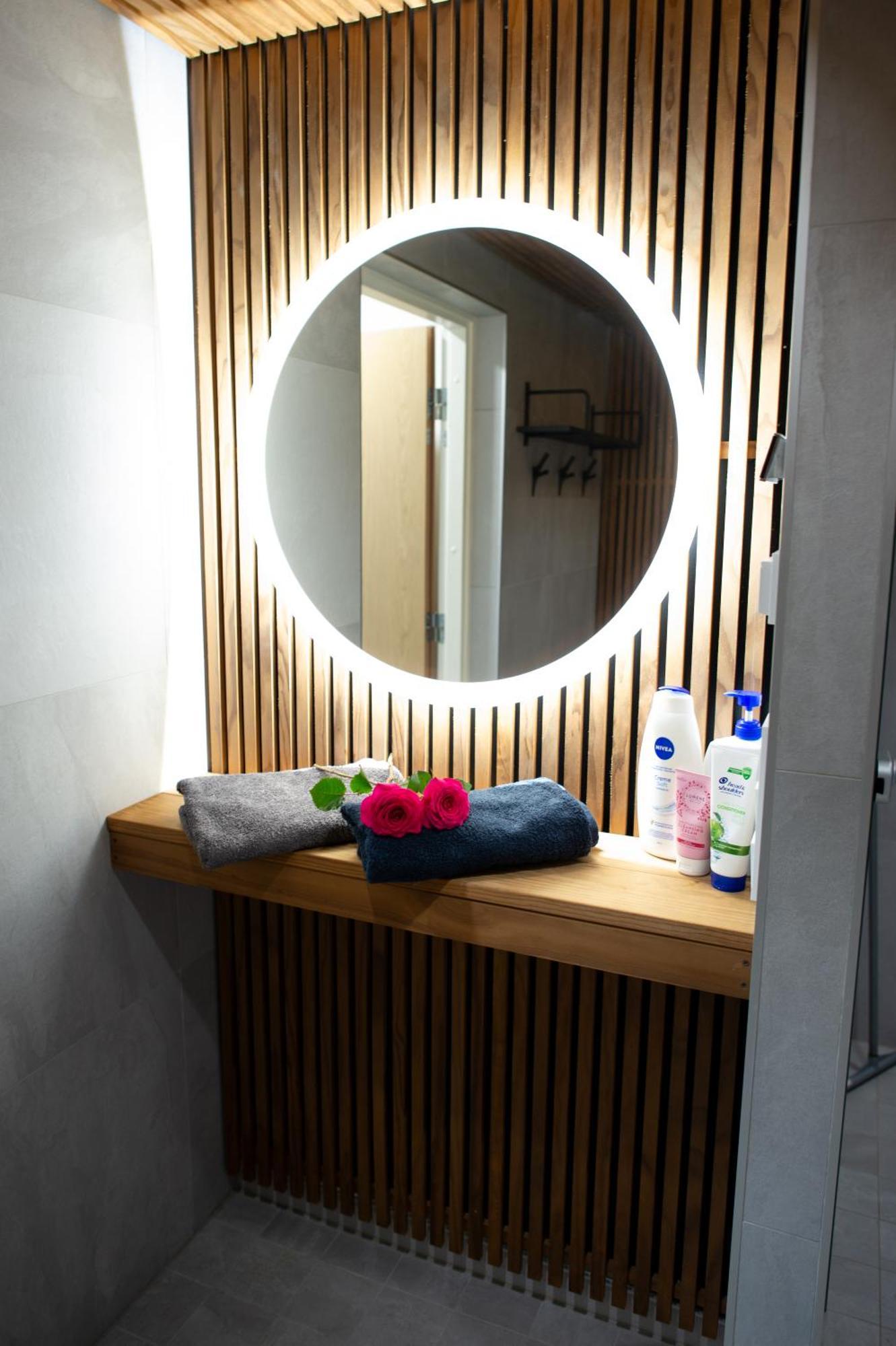 Apartment 2 Bedroom Rose Charm - By